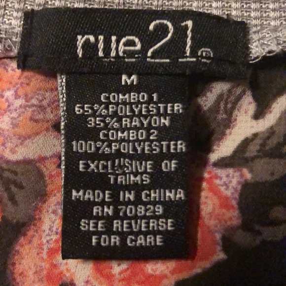 Adorable Rue 21 Hi Lo Top - Picture 7 of 7